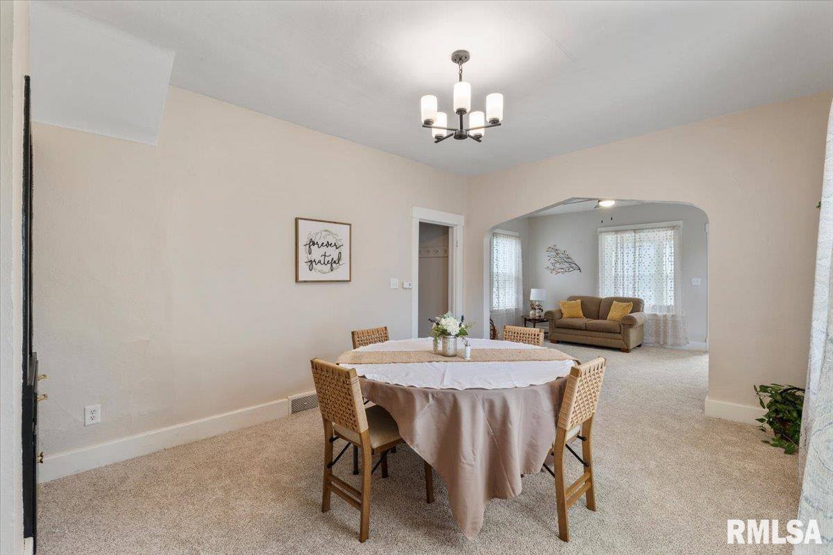 147 North Thornwood Avenue, Davenport, IA 52802