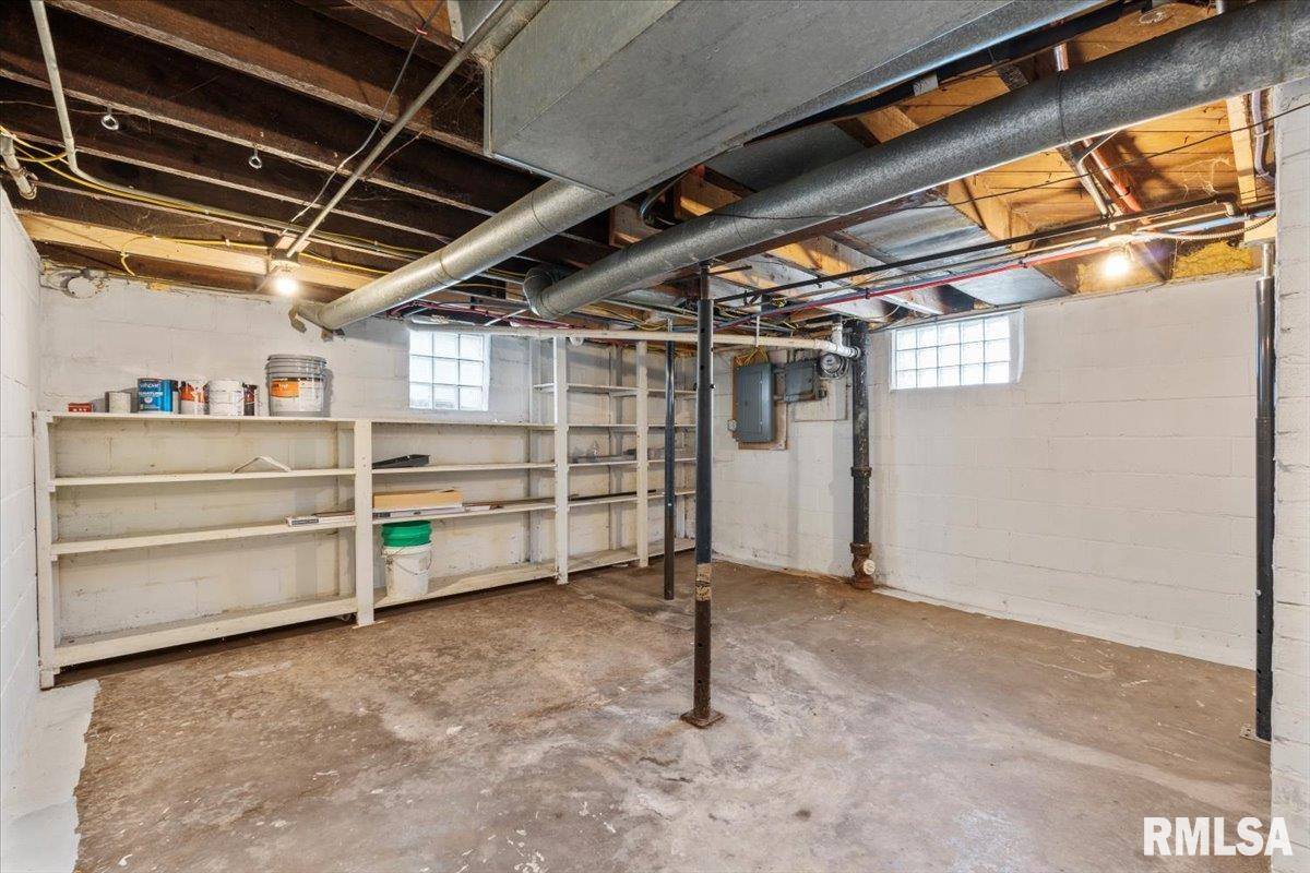 147 North Thornwood Avenue, Davenport, IA 52802