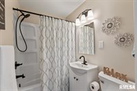 147 North Thornwood Avenue, Davenport, IA 52802