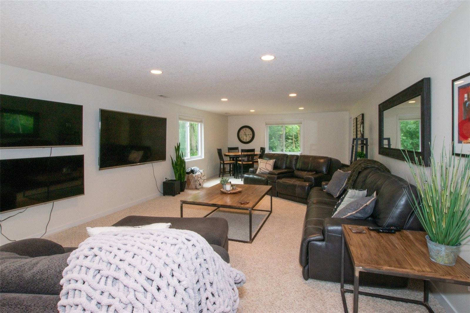 1190 South Willow Circle, West Des Moines, IA 50266