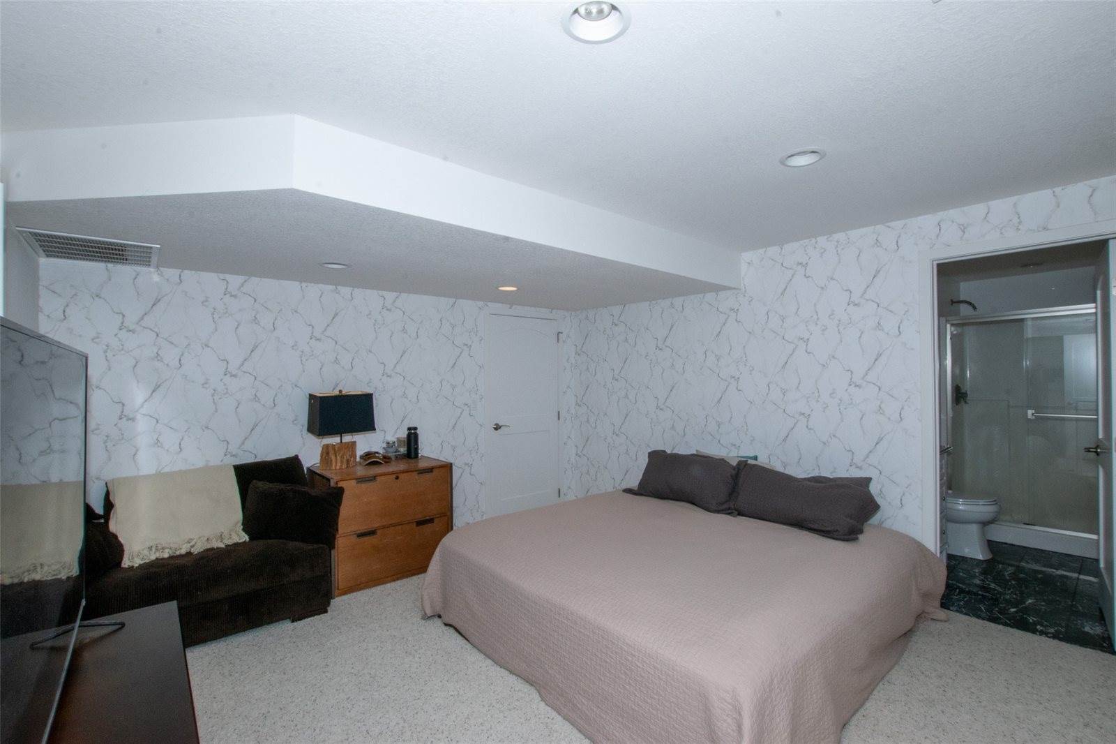 1190 South Willow Circle, West Des Moines, IA 50266