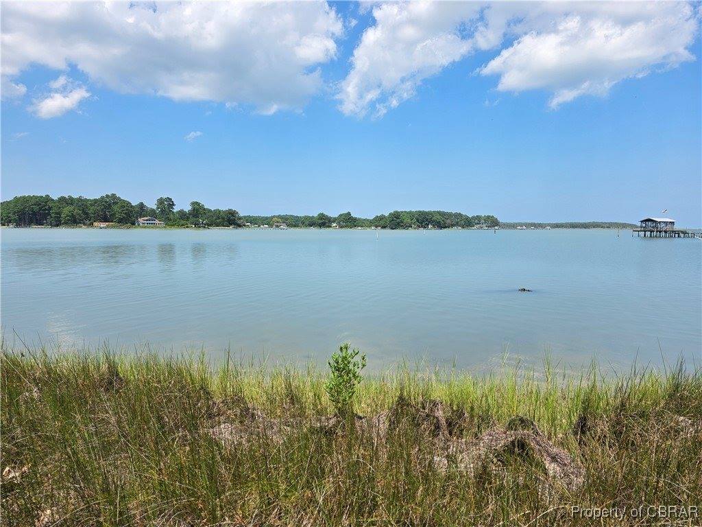 000 Horn Harbor Avenue, New Point, VA 23125