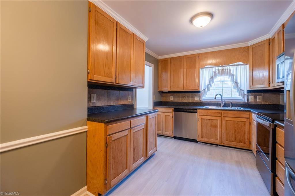 2702 Dumfries Road, Greensboro, NC 27407