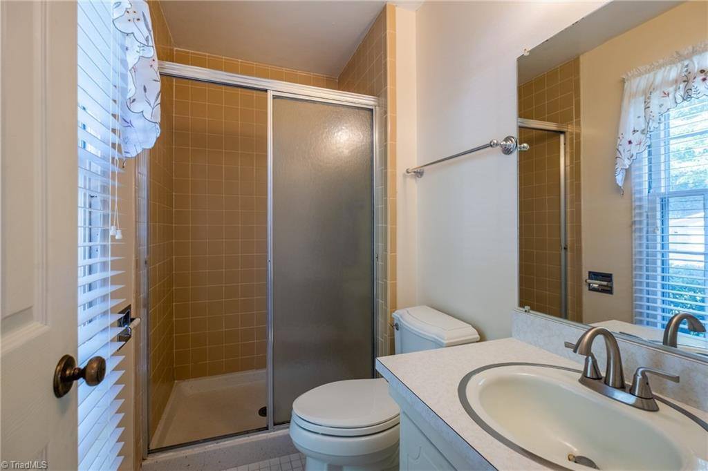 2702 Dumfries Road, Greensboro, NC 27407