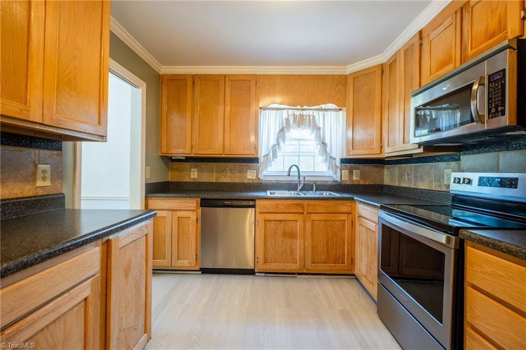 2702 Dumfries Road, Greensboro, NC 27407