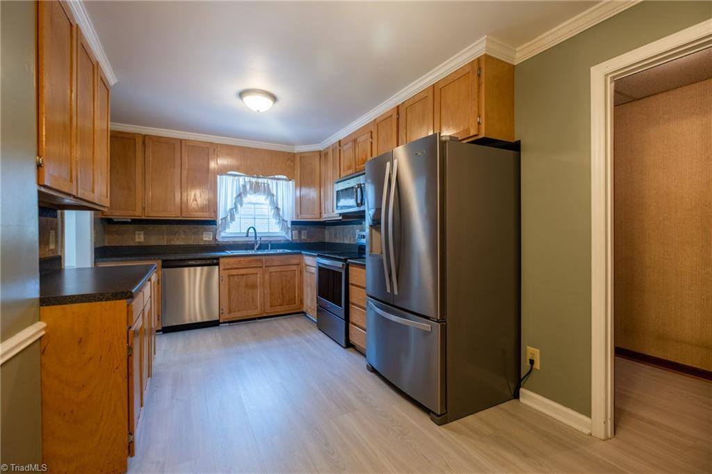 2702 Dumfries Road, Greensboro, NC 27407