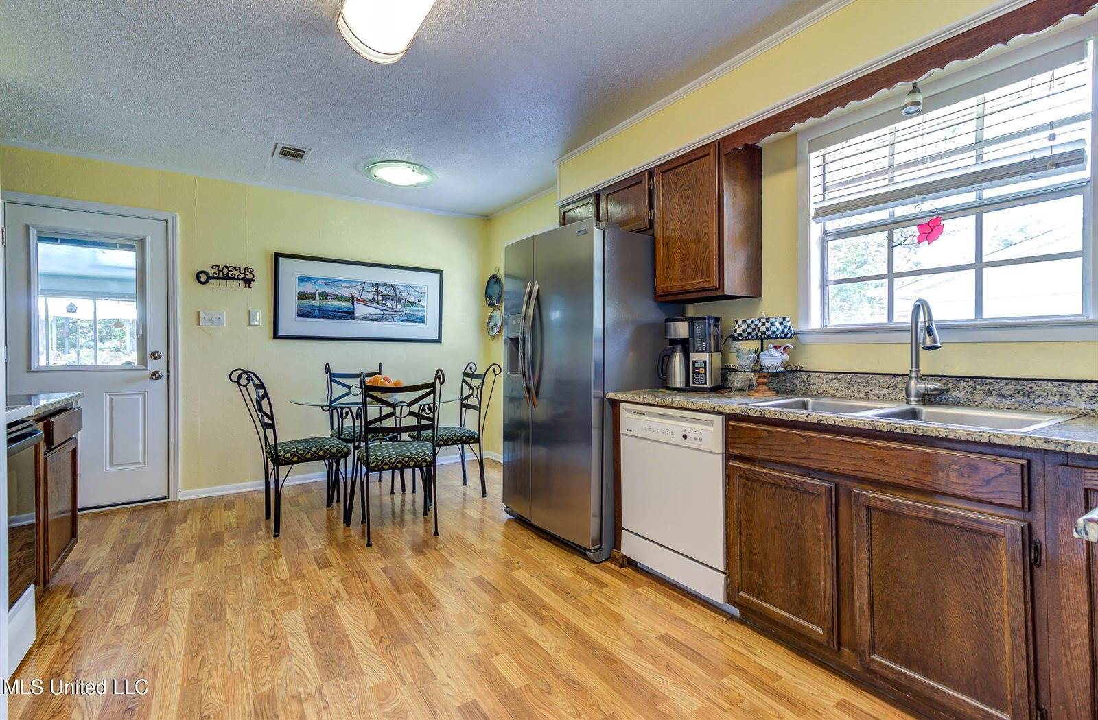 1301 Cornwall Drive, Ocean Springs, MS 39564