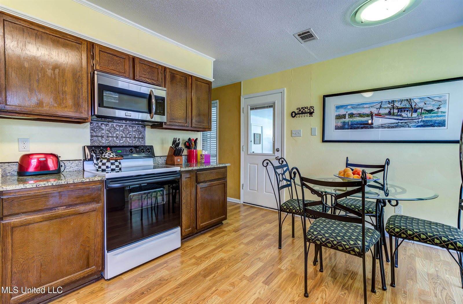 1301 Cornwall Drive, Ocean Springs, MS 39564