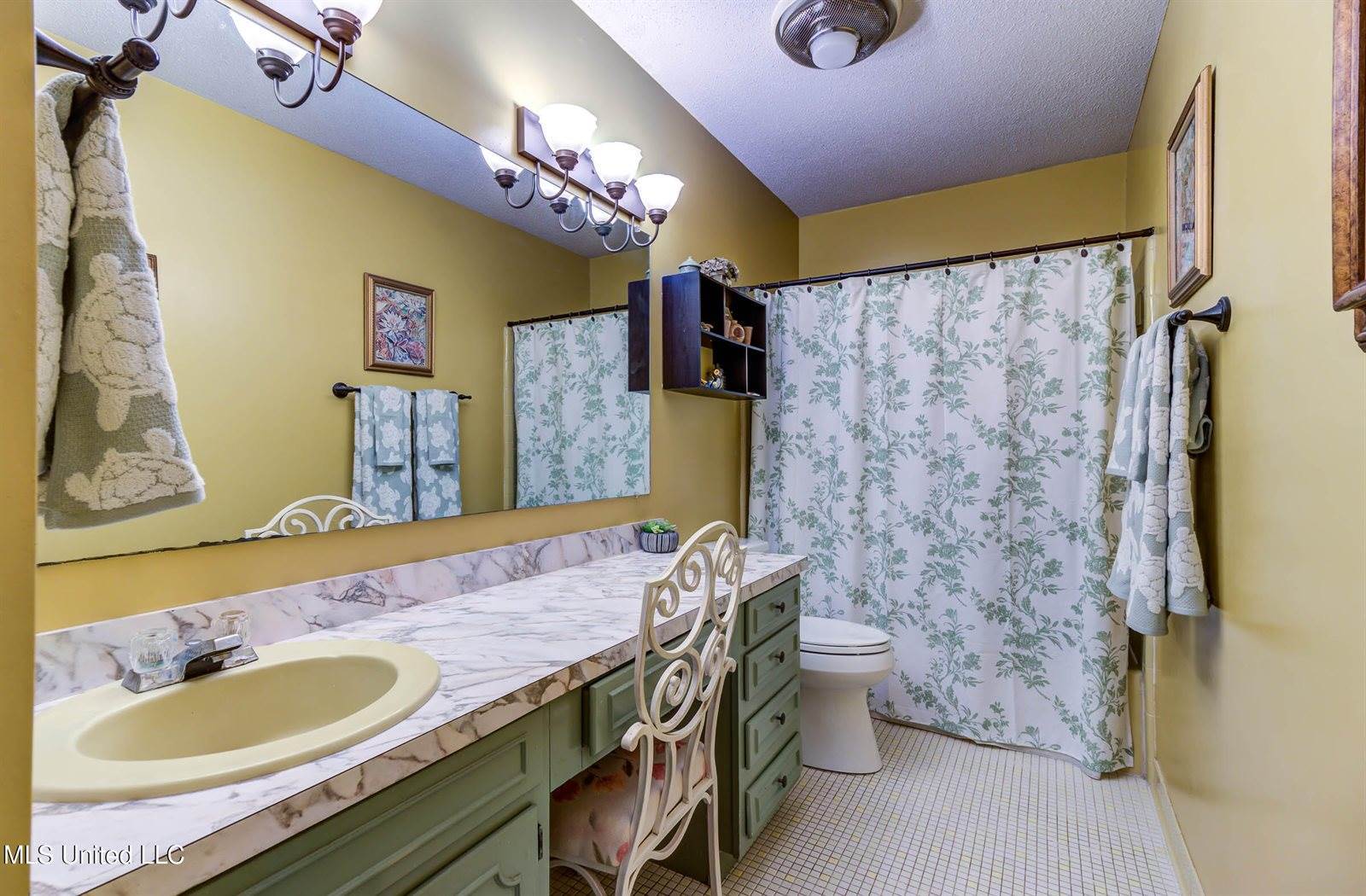 1301 Cornwall Drive, Ocean Springs, MS 39564