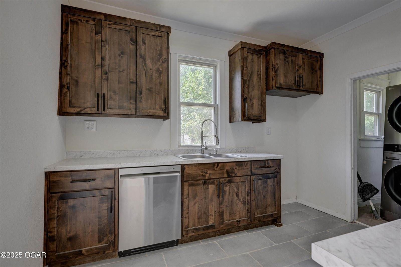 912 Olive Street, Carthage, MO 64836