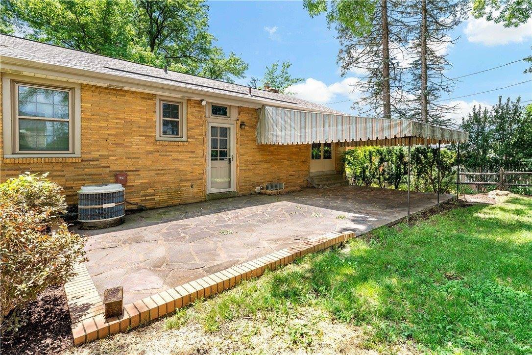 1514 Worcester Dr, Mt Lebanon, PA 15243