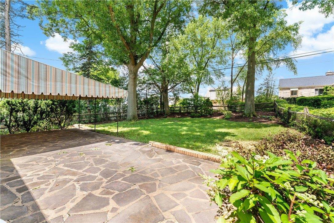 1514 Worcester Dr, Mt Lebanon, PA 15243