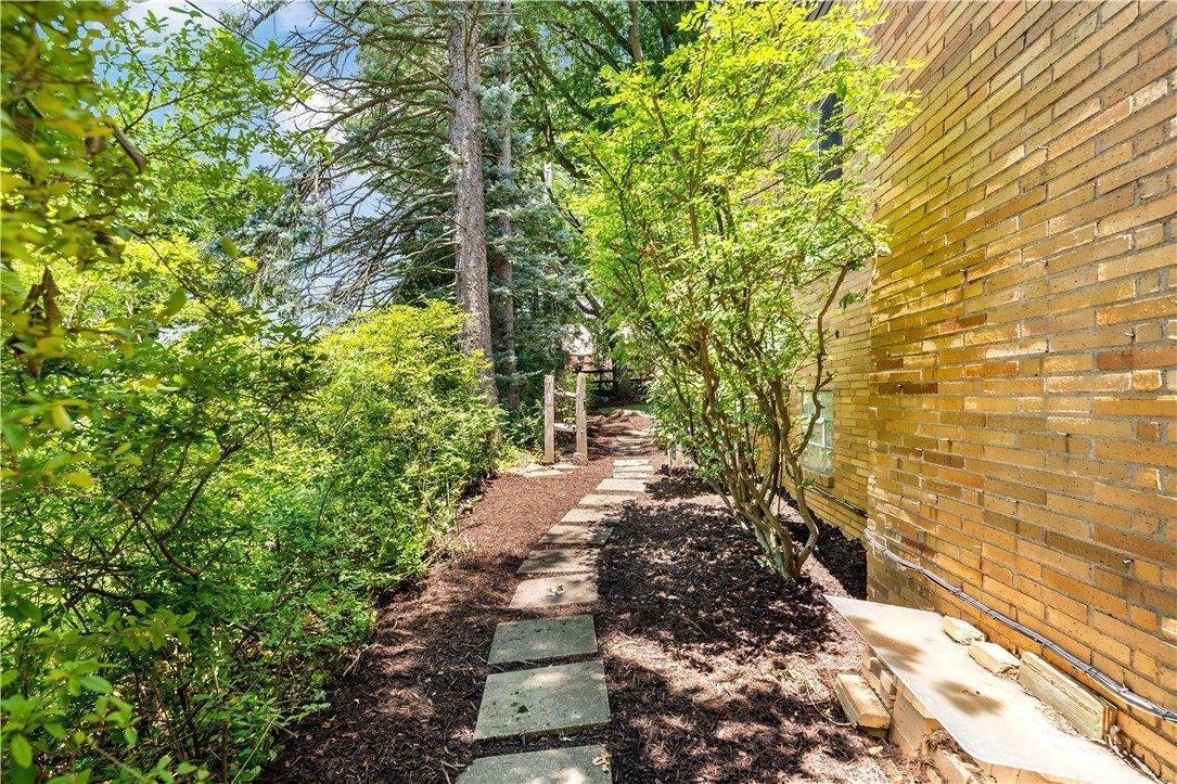 1514 Worcester Dr, Mt Lebanon, PA 15243