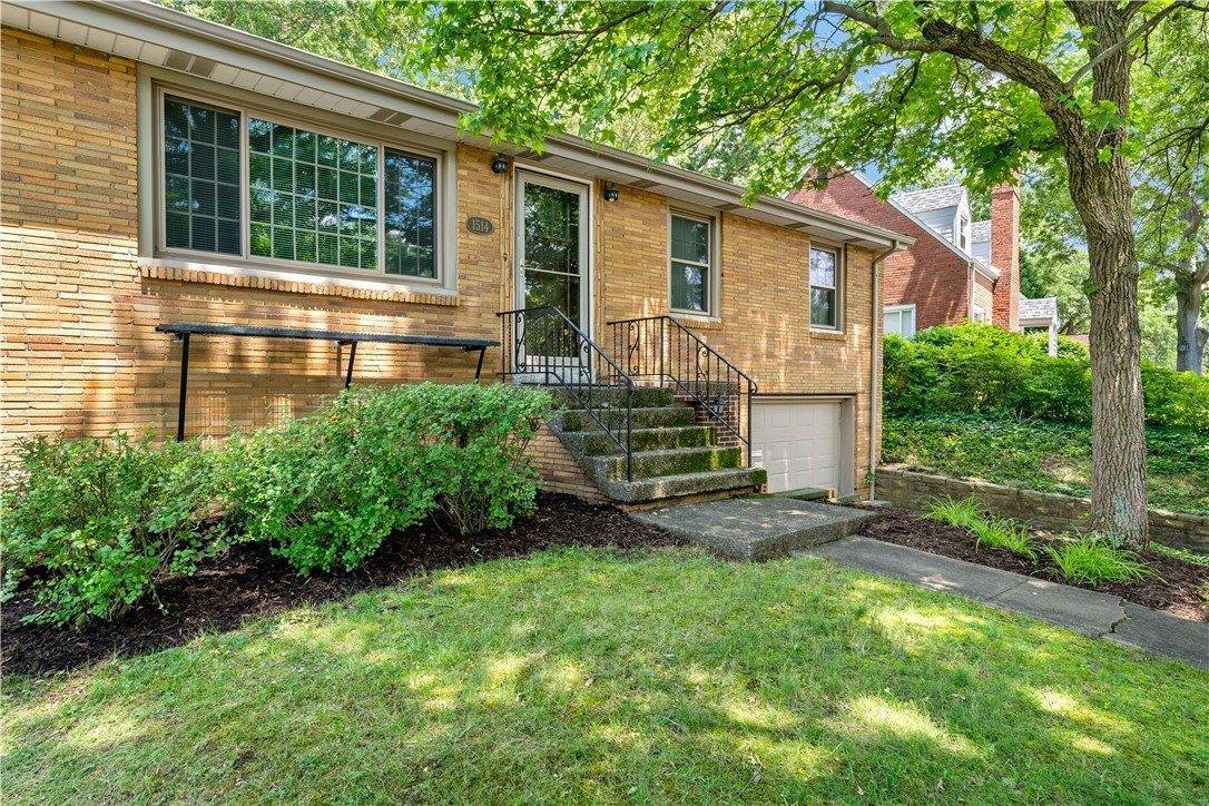 1514 Worcester Dr, Mt Lebanon, PA 15243