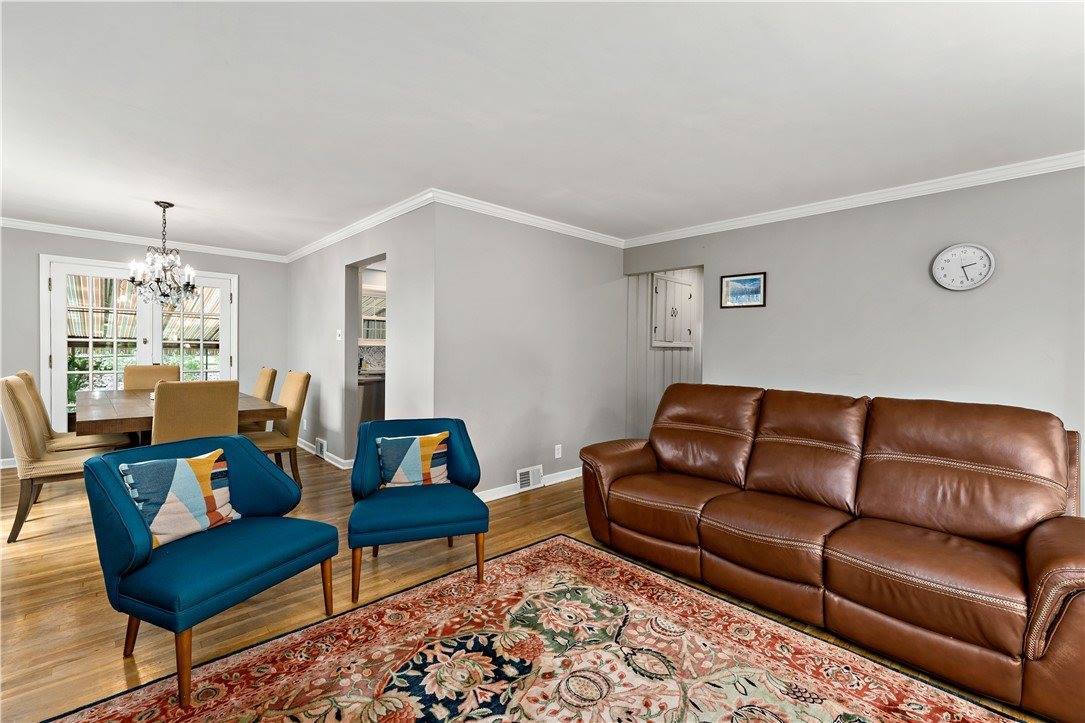 1514 Worcester Dr, Mt Lebanon, PA 15243