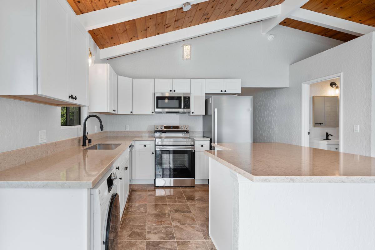 87-3205 Guava Rd, Captain Cook, HI 96704