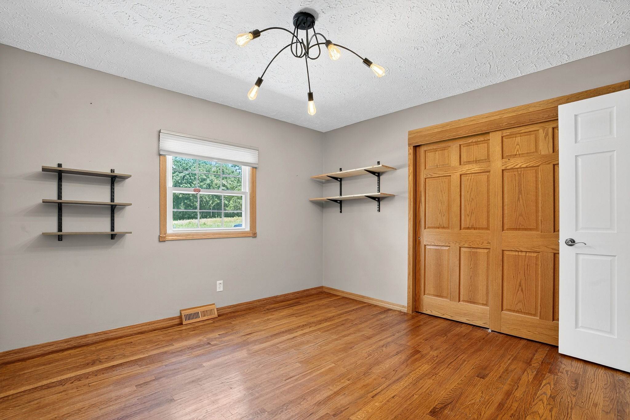 5733 East Grant, Terre Haute, IN 47805