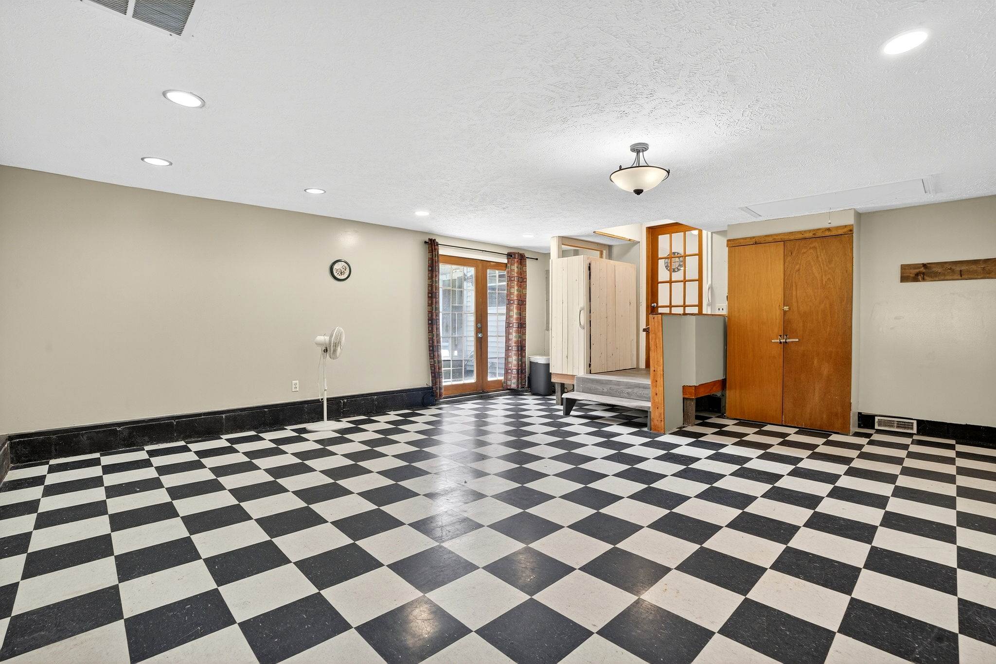 5733 East Grant, Terre Haute, IN 47805