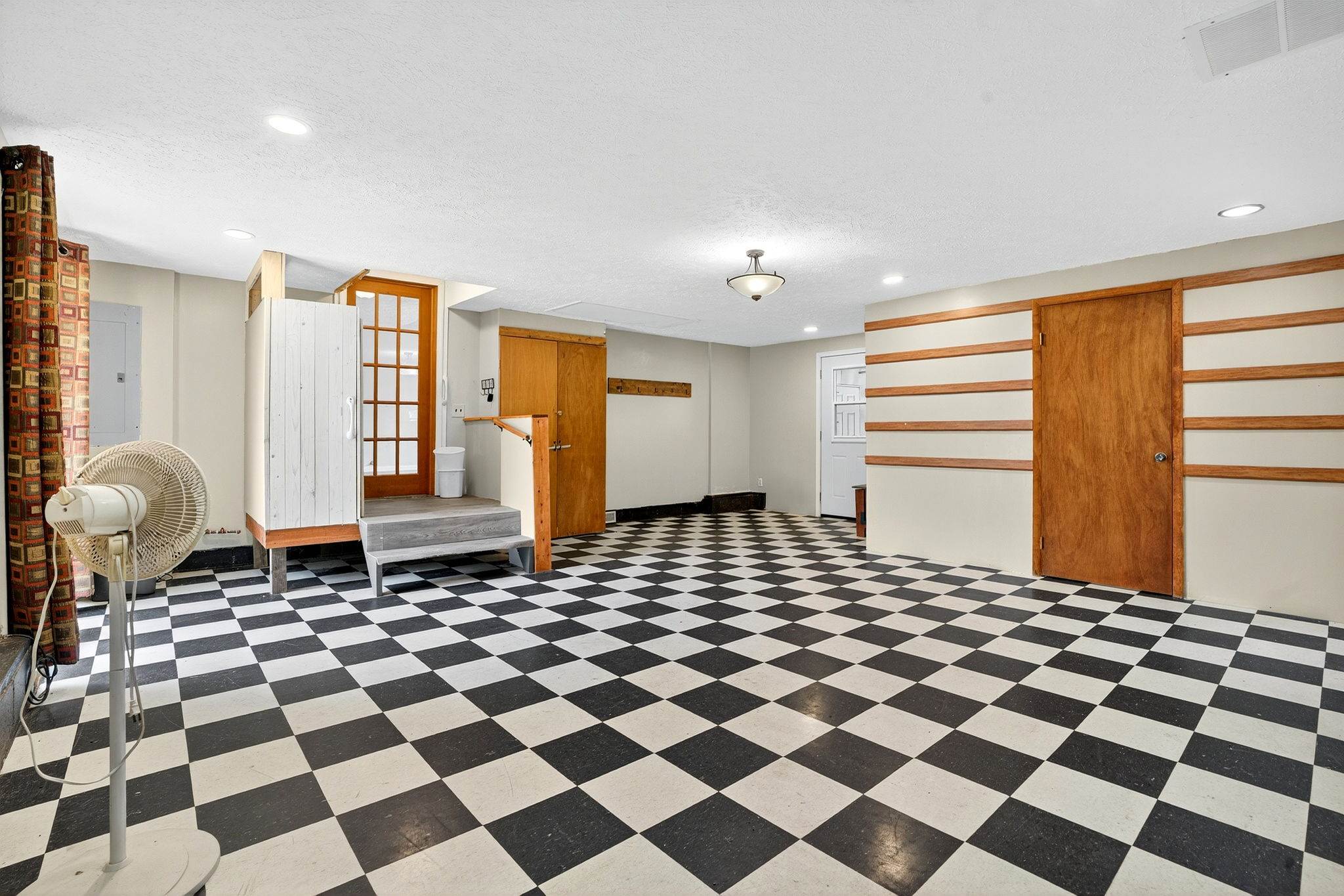 5733 East Grant, Terre Haute, IN 47805