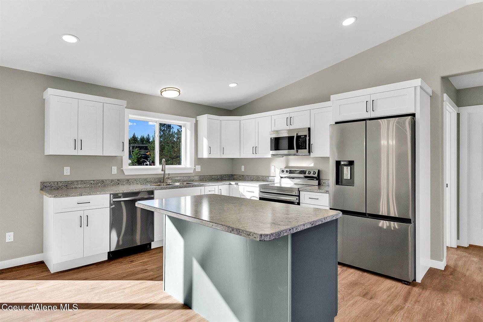 26 Pomelo Place, Moyie Springs, ID 83845