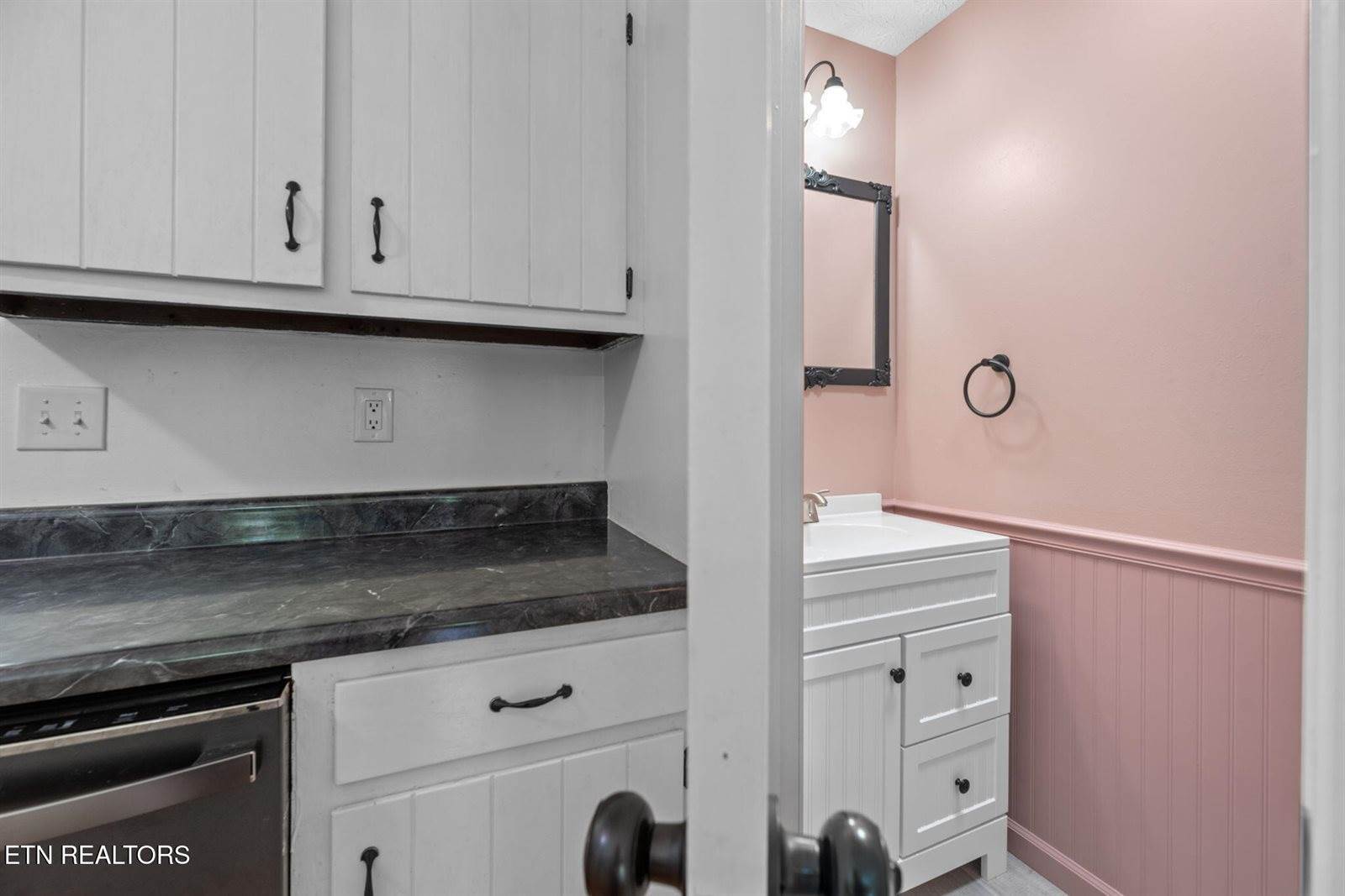 102 Bluff Rd, Kingston, TN 37763