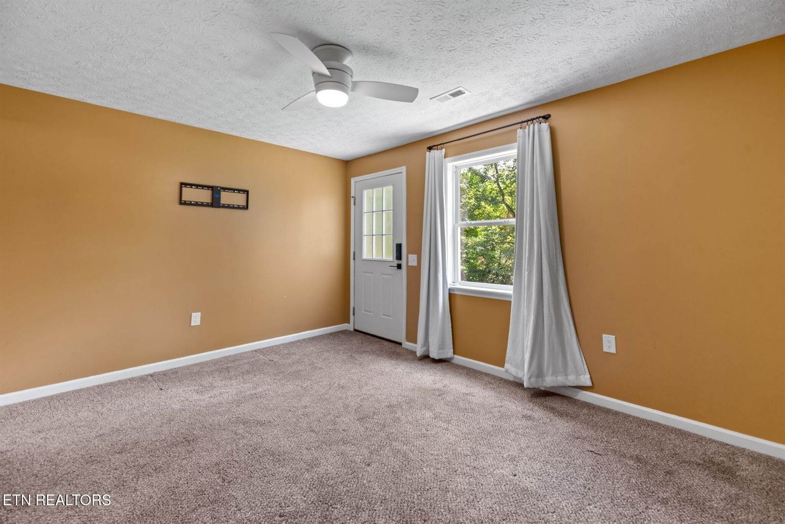 102 Bluff Rd, Kingston, TN 37763