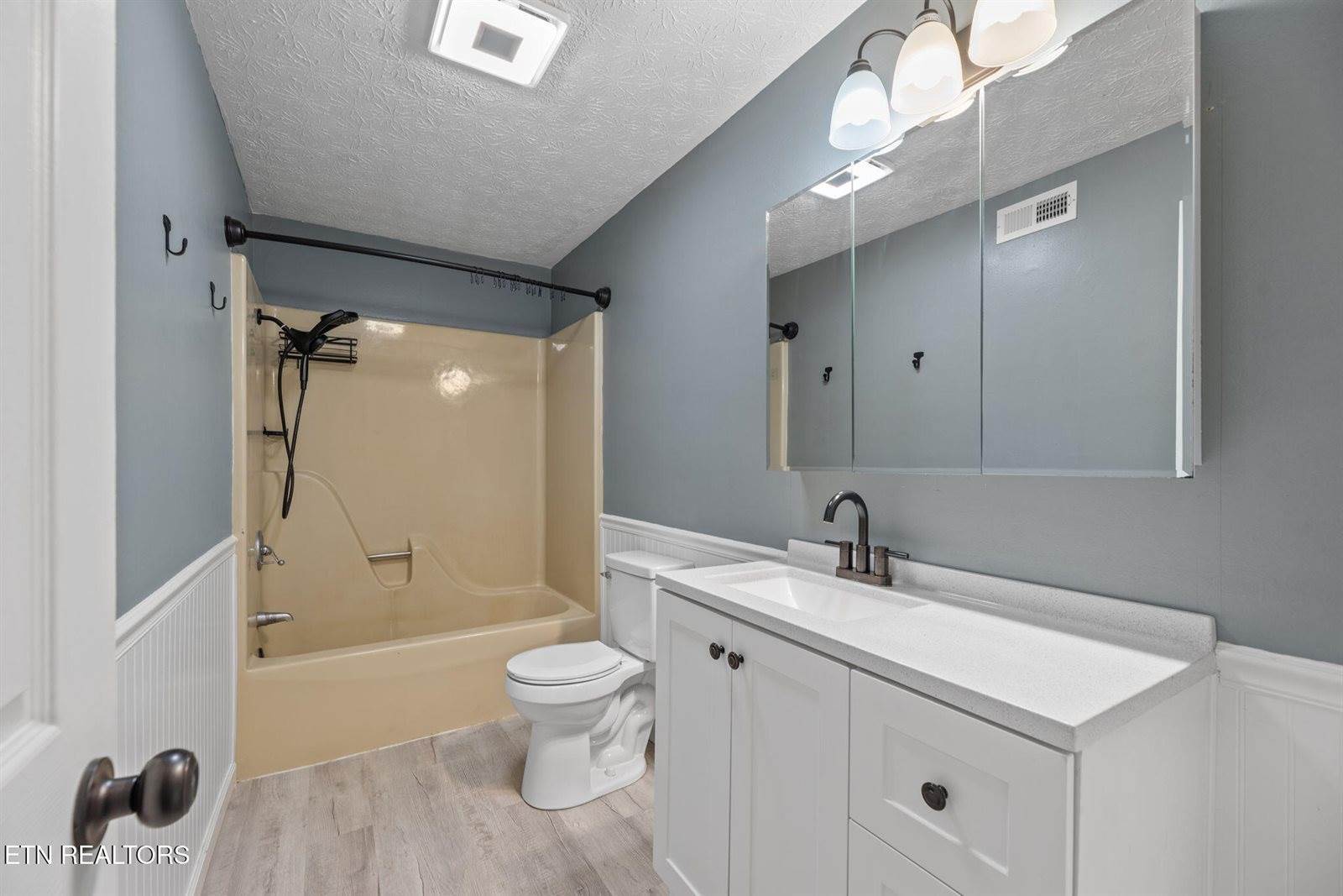 102 Bluff Rd, Kingston, TN 37763