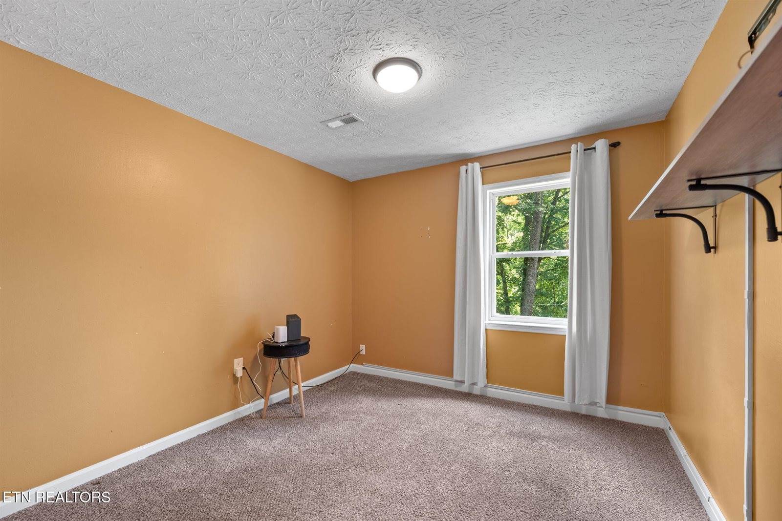 102 Bluff Rd, Kingston, TN 37763