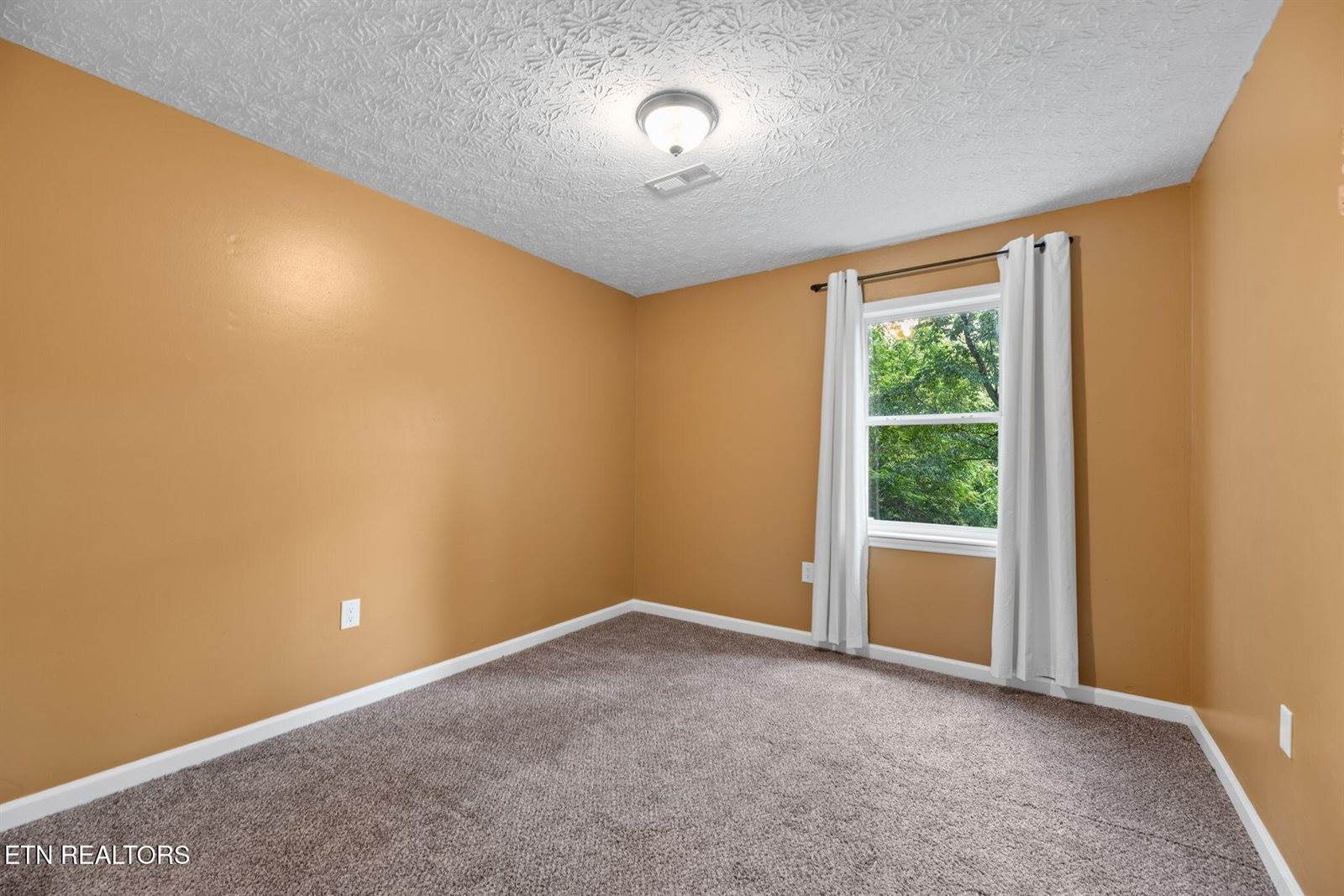 102 Bluff Rd, Kingston, TN 37763