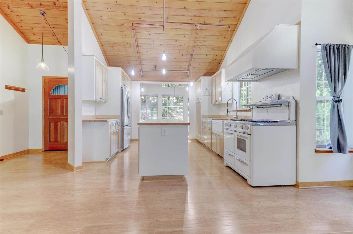 11312 Roosevelt Drive, Grass Valley, CA 95945