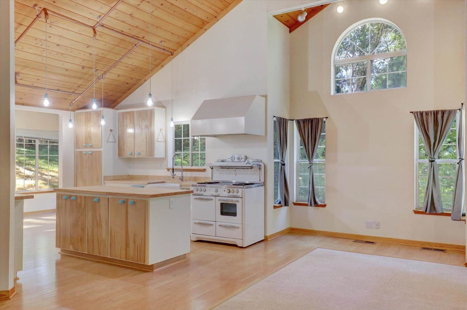 11312 Roosevelt Drive, Grass Valley, CA 95945