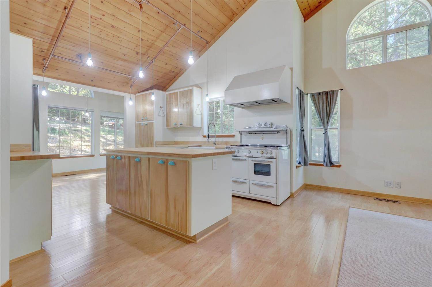 11312 Roosevelt Drive, Grass Valley, CA 95945