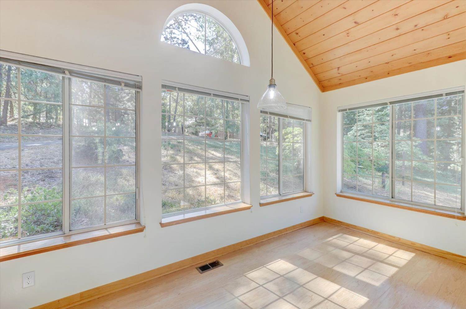 11312 Roosevelt Drive, Grass Valley, CA 95945