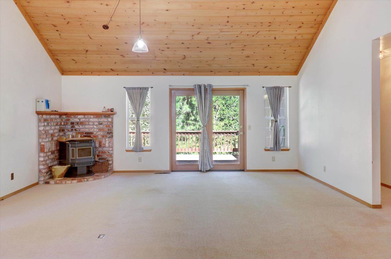 11312 Roosevelt Drive, Grass Valley, CA 95945