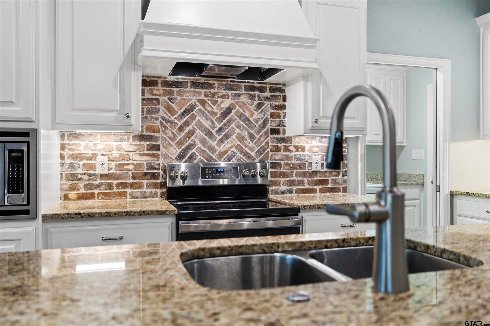 17948 Oakridge Ln, Flint, TX 75762