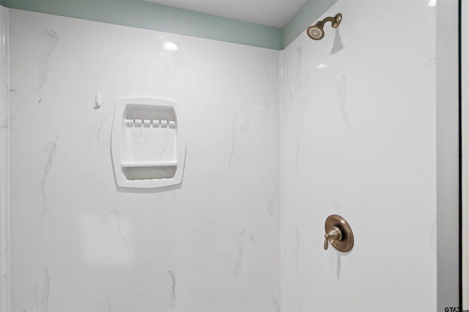 17948 Oakridge Ln, Flint, TX 75762