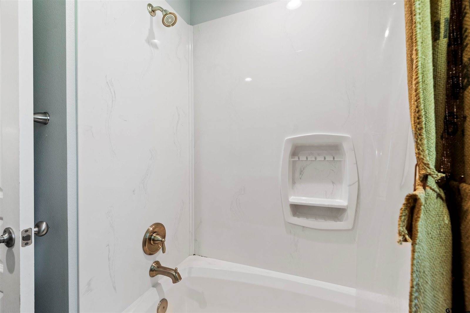 17948 Oakridge Ln, Flint, TX 75762