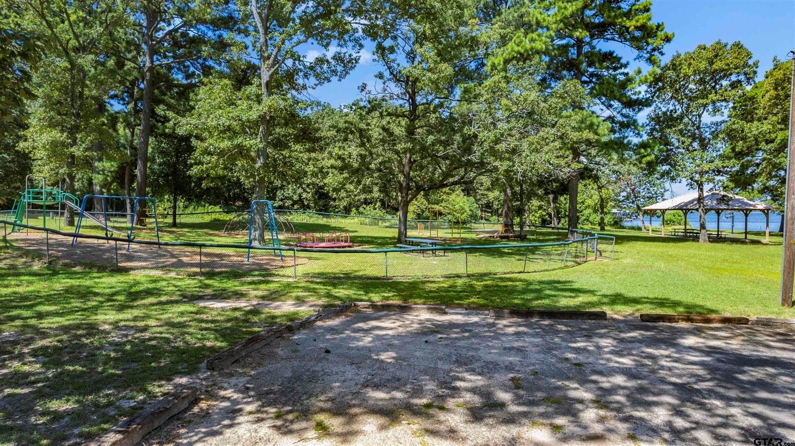 17948 Oakridge Ln, Flint, TX 75762