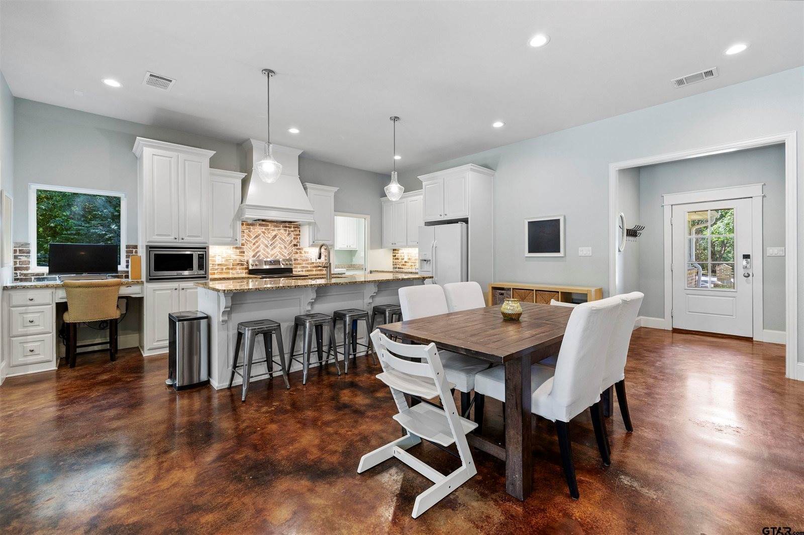 17948 Oakridge Ln, Flint, TX 75762