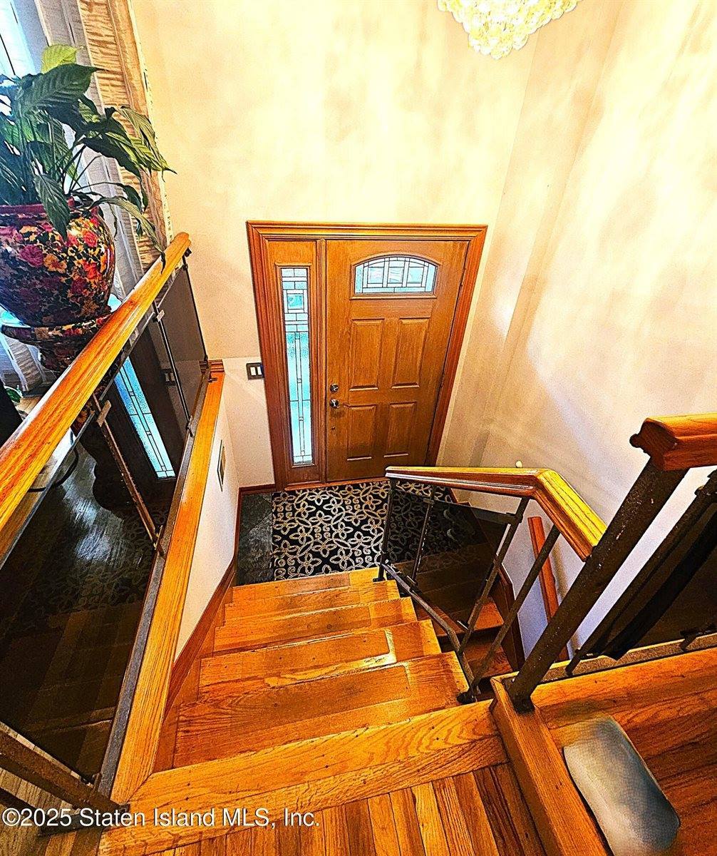 85 Dogwood Lane, Staten Island, NY 10305