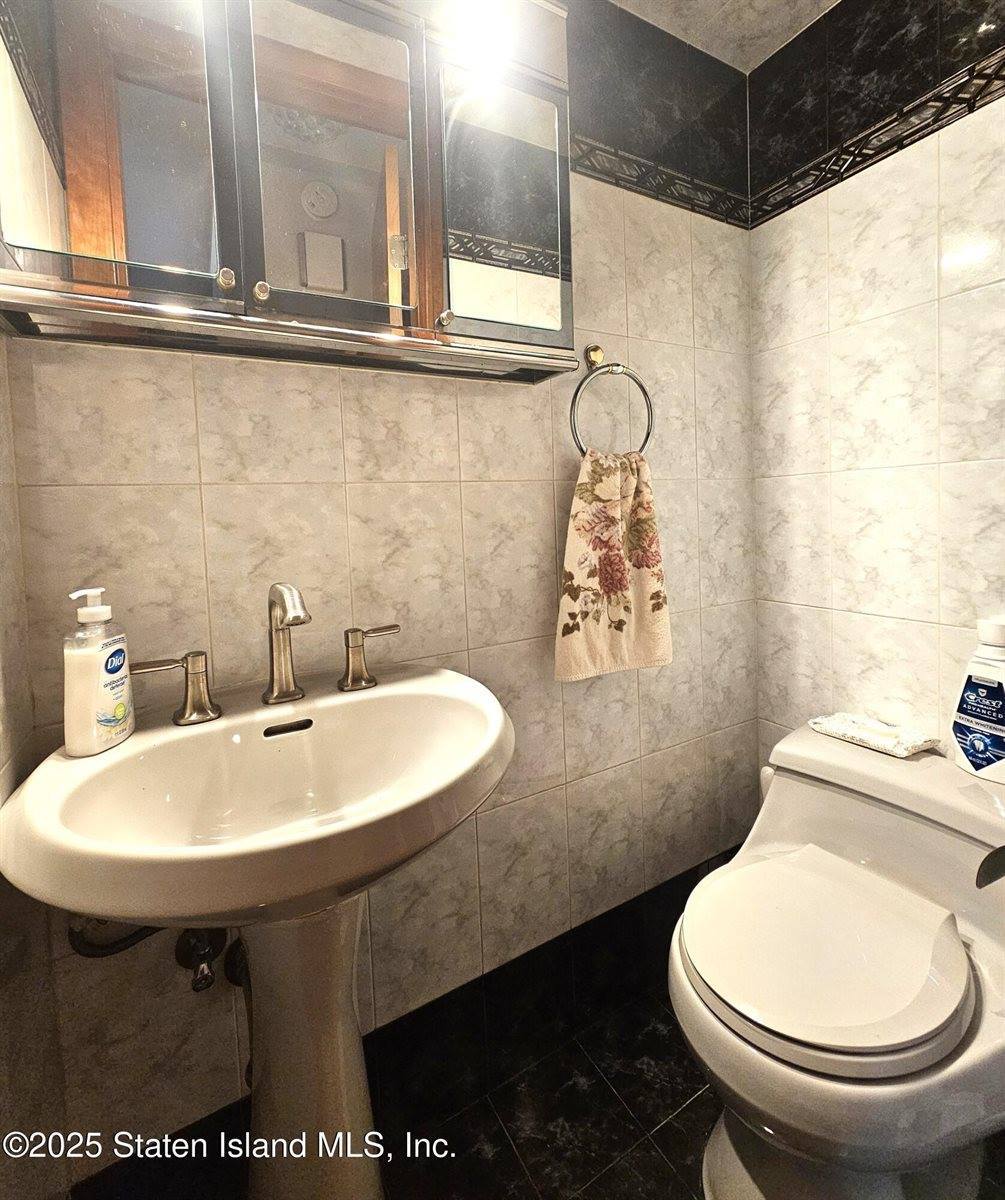 85 Dogwood Lane, Staten Island, NY 10305