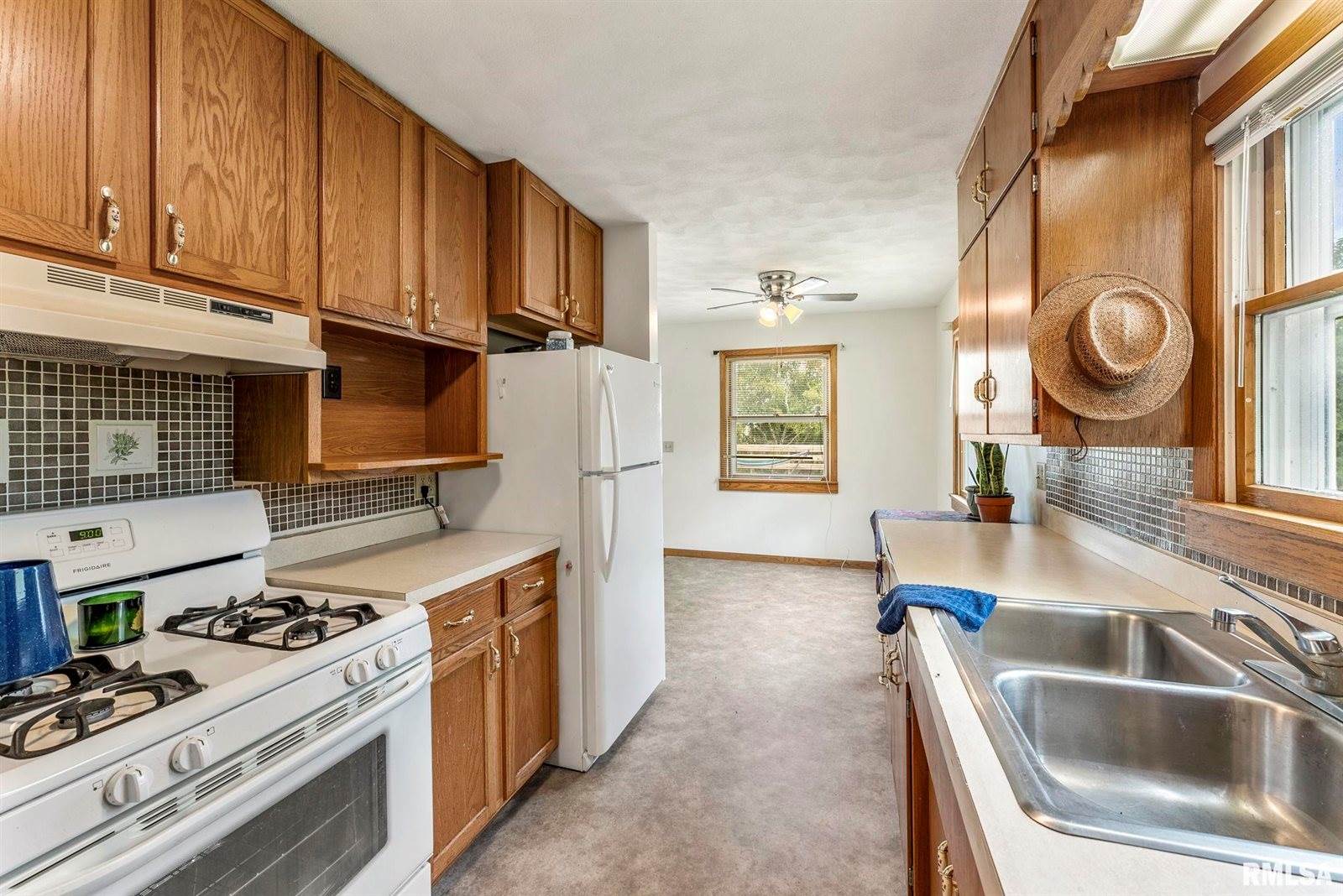 2576 285TH Avenue, De Witt, IA 52742