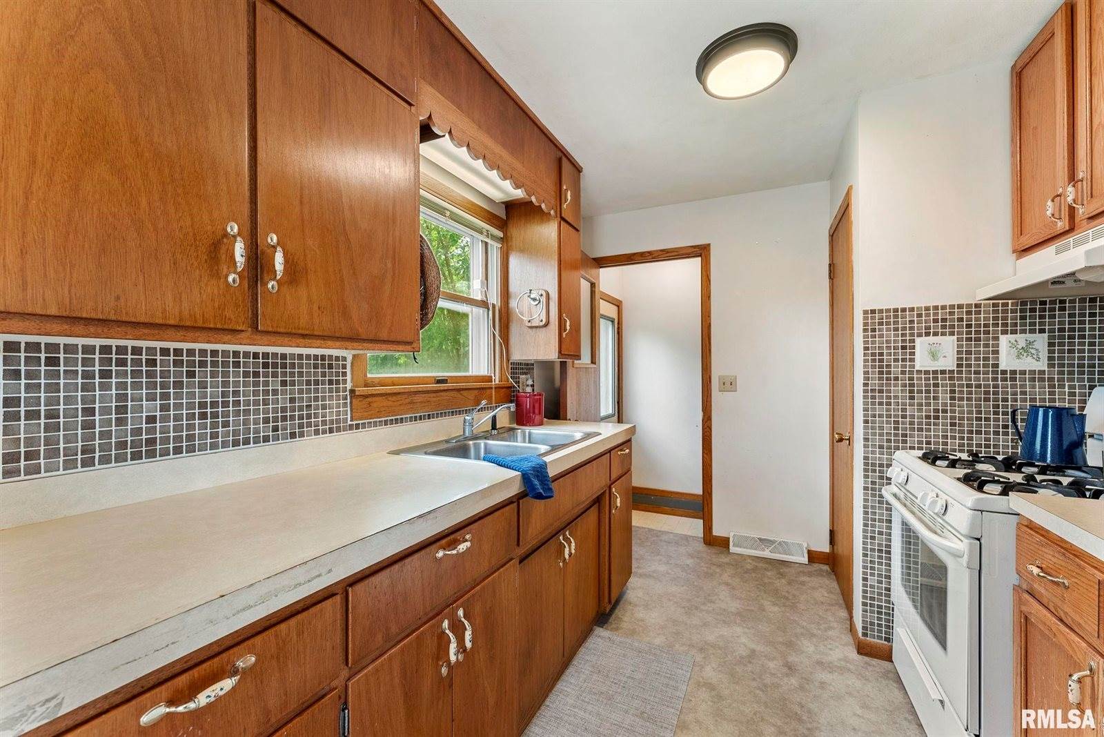 2576 285TH Avenue, De Witt, IA 52742