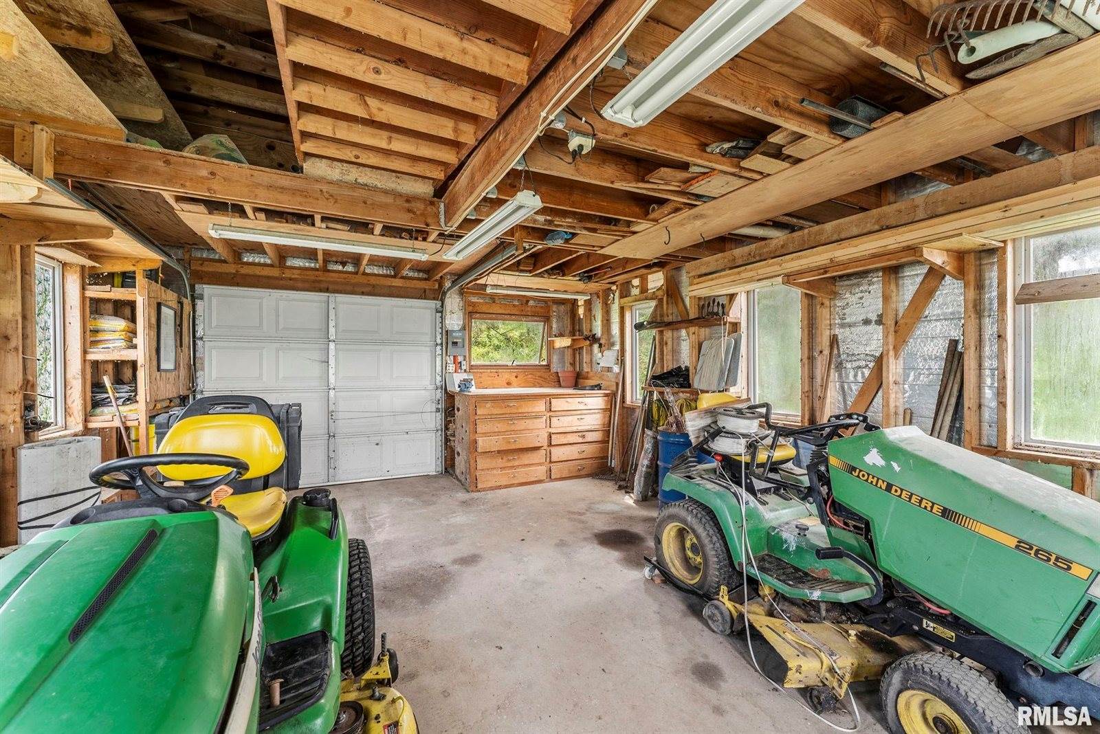 2576 285TH Avenue, De Witt, IA 52742