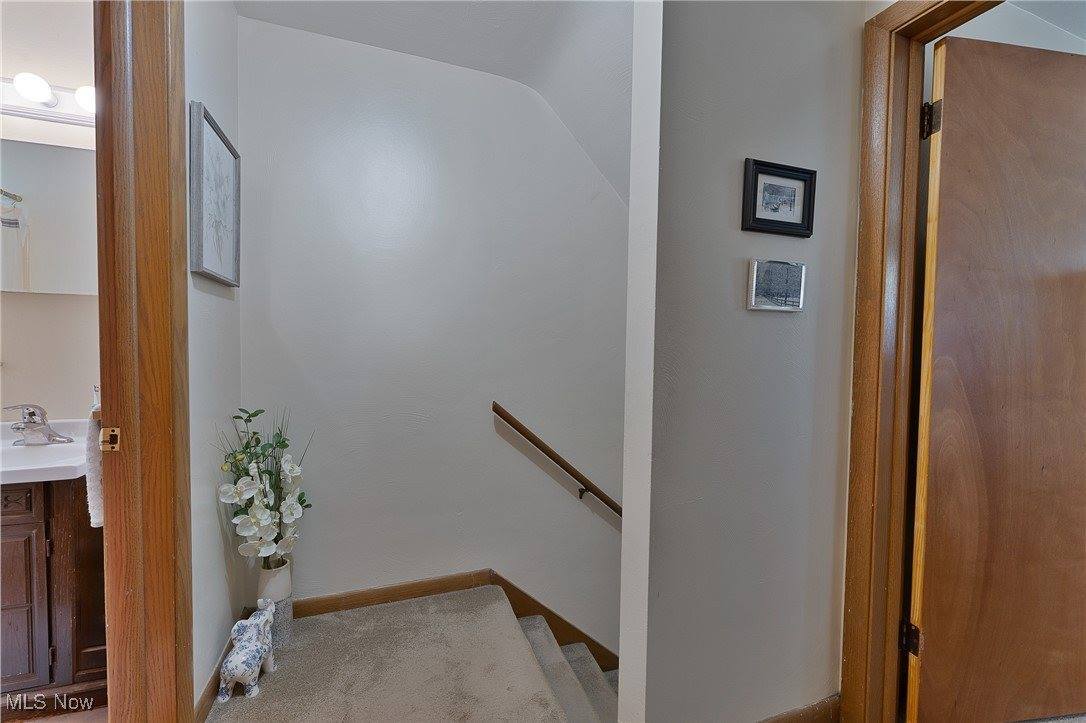 9925 Struthers Road, New Middletown, OH 44442