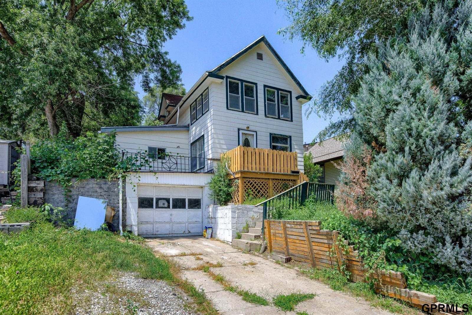 1010 South 40 Street, Omaha, NE 68105