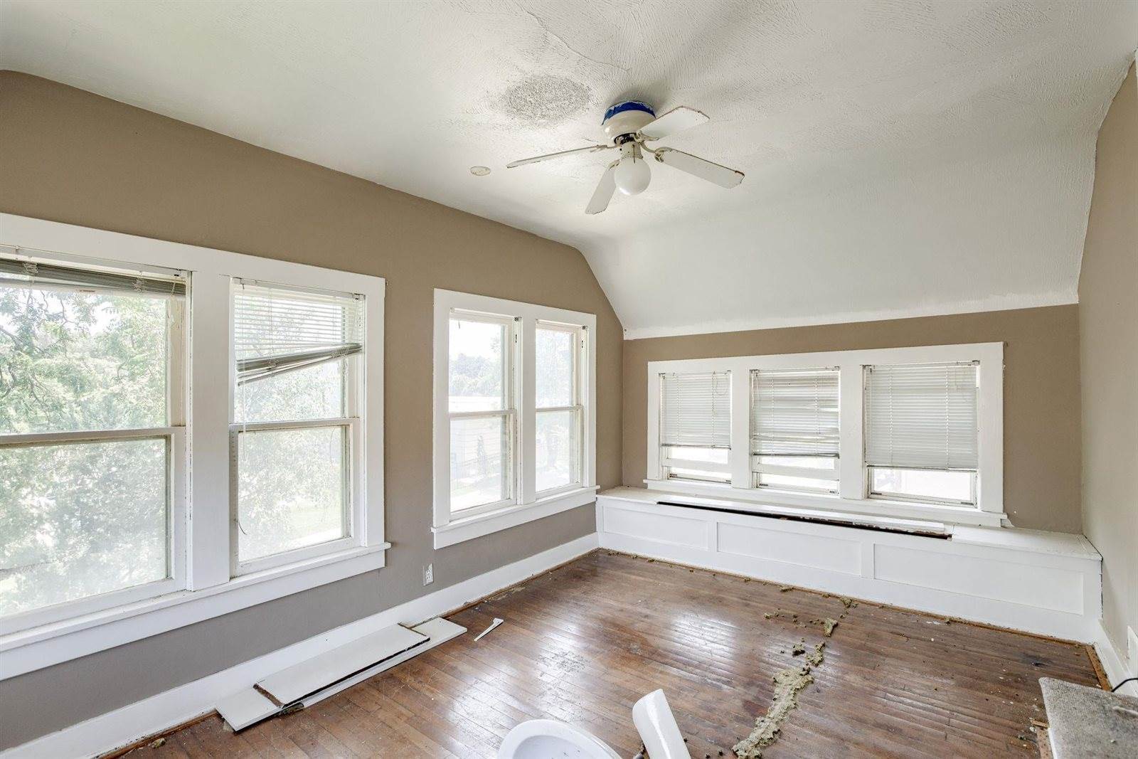 1010 South 40 Street, Omaha, NE 68105