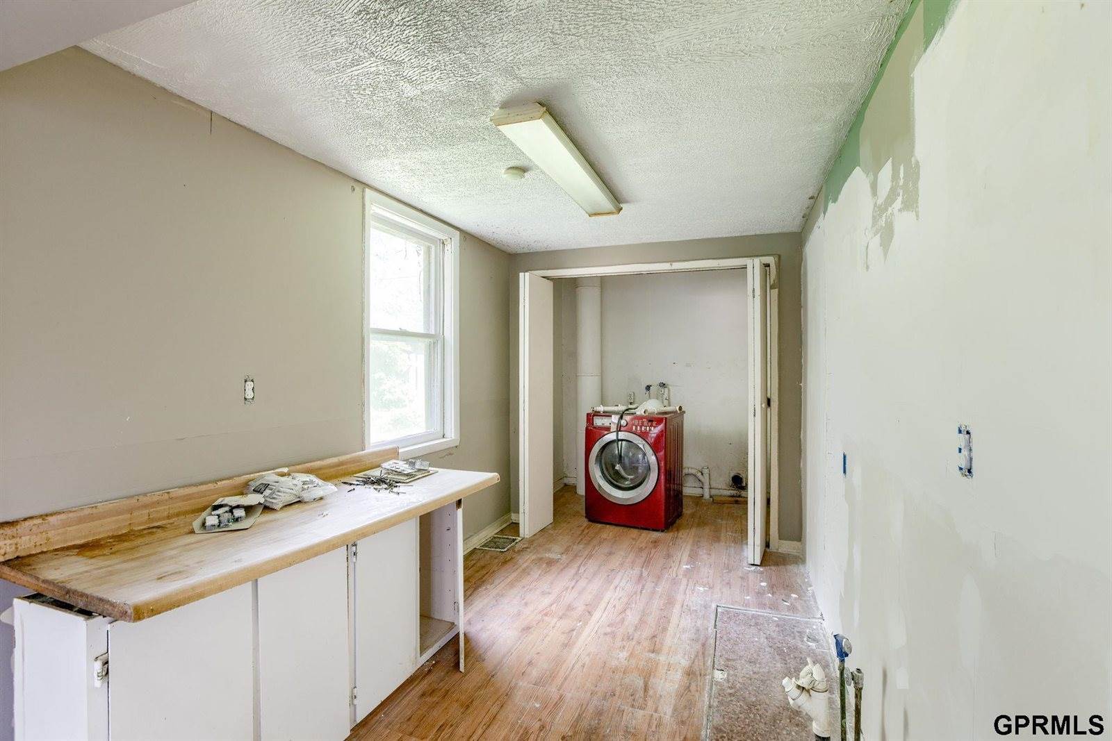 1010 South 40 Street, Omaha, NE 68105