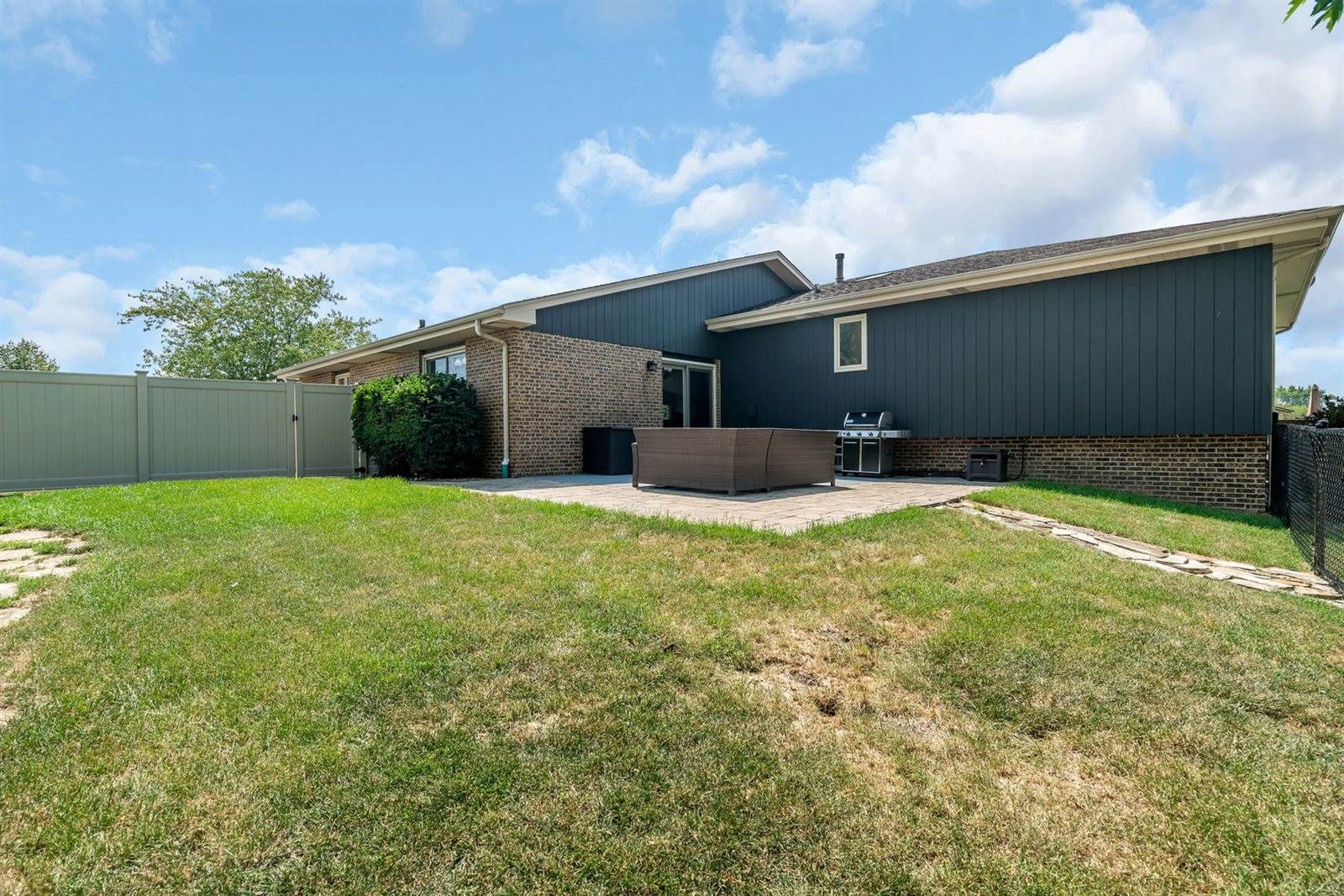 20408 South Grand Prairie Lane, Frankfort, IL 60423
