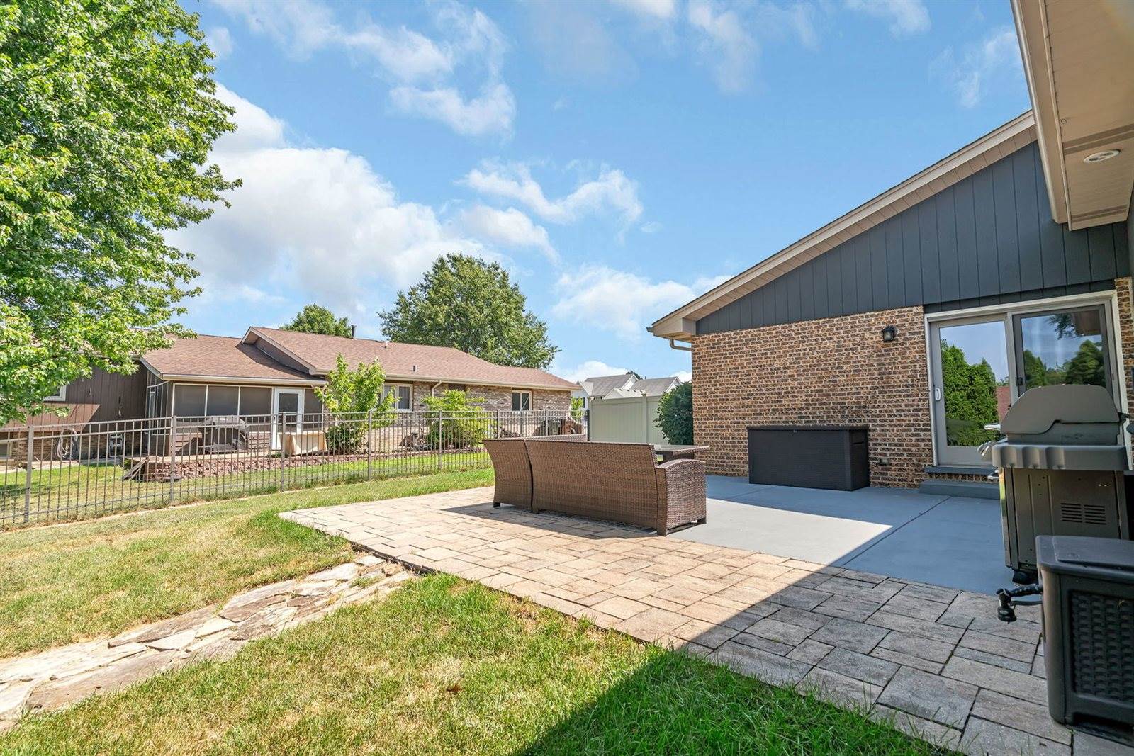 20408 South Grand Prairie Lane, Frankfort, IL 60423